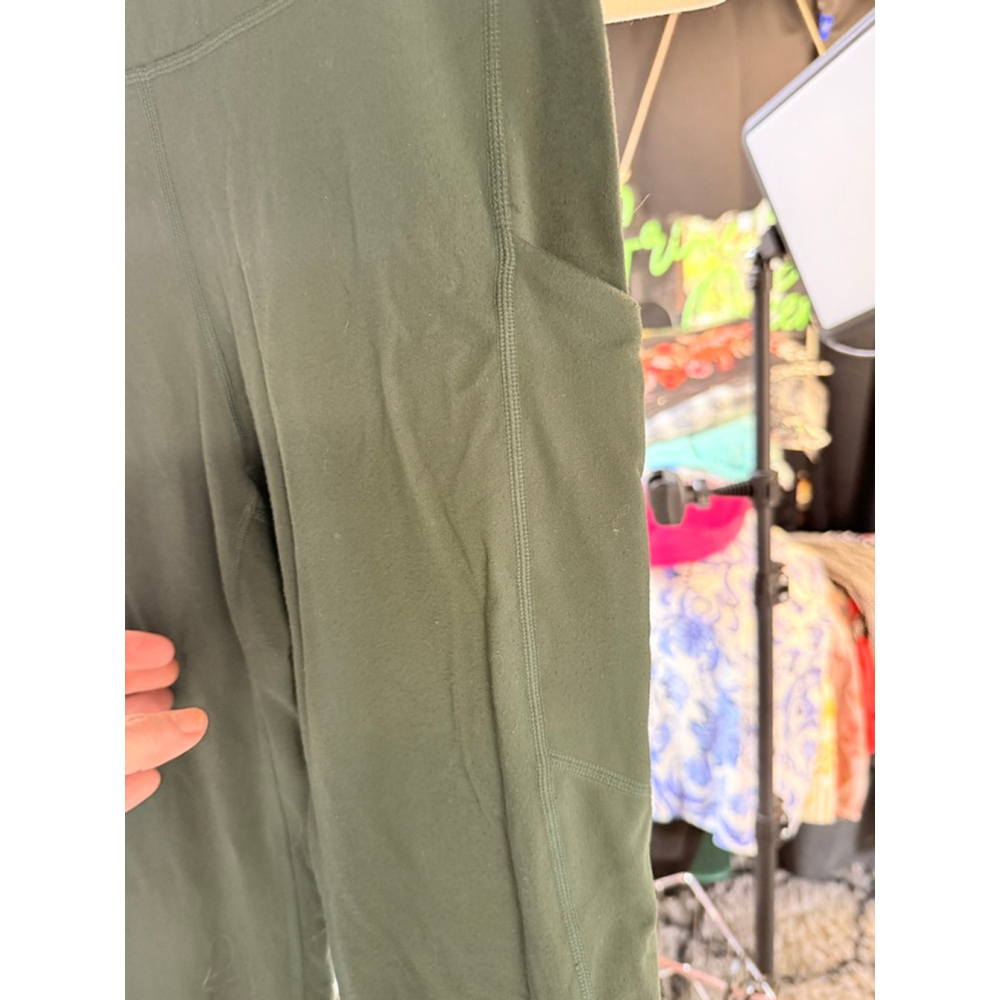 Women's Fabletics Leggings Size M Green - Picture 2 of 9
